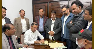 ঢাকা-১৭ ও বগুড়া-৬ আসনের মনোনয়নপত্রে তারেক রহমানের স্বাক্ষর